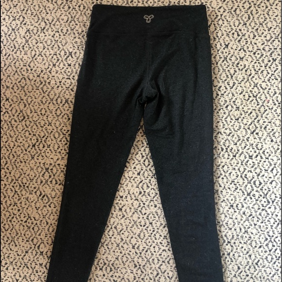Aritzia leggings - Picture 3 of 3